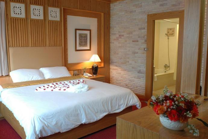 נונטאבורי The Rich Hotel חדר תמונה