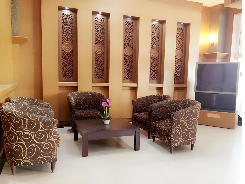נונטאבורי The Rich Hotel מראה חיצוני תמונה