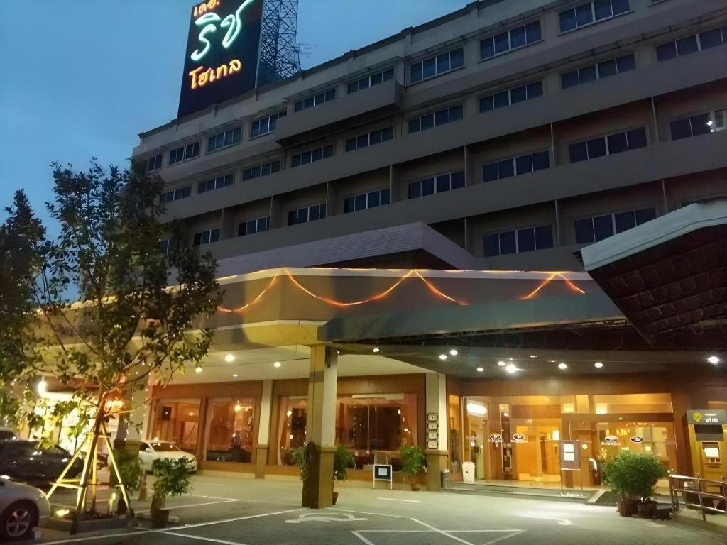 נונטאבורי The Rich Hotel מראה חיצוני תמונה