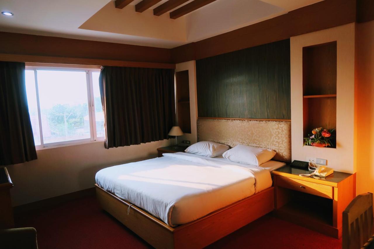 נונטאבורי The Rich Hotel מראה חיצוני תמונה